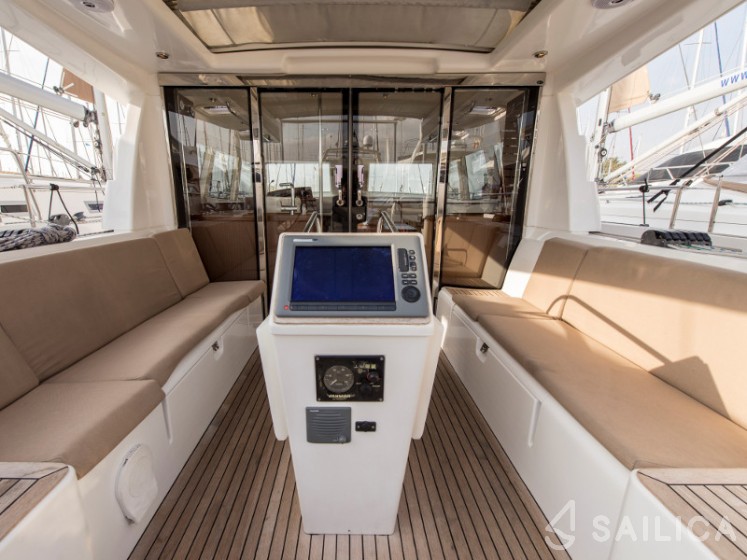 Moody DS 45 - Yacht Charter Sailica