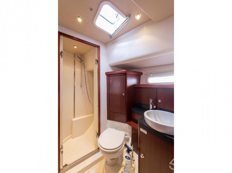 Moody DS 45 - Yacht Charter Sailica