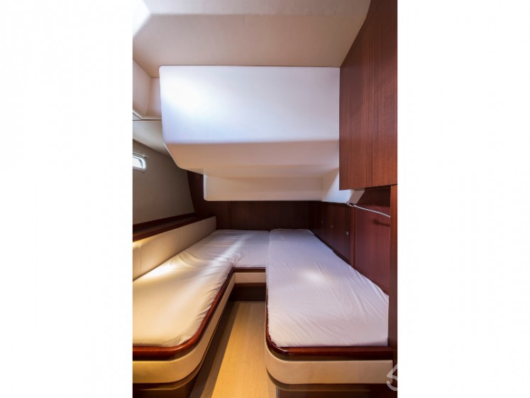 Moody DS 45 - Yacht Charter Sailica