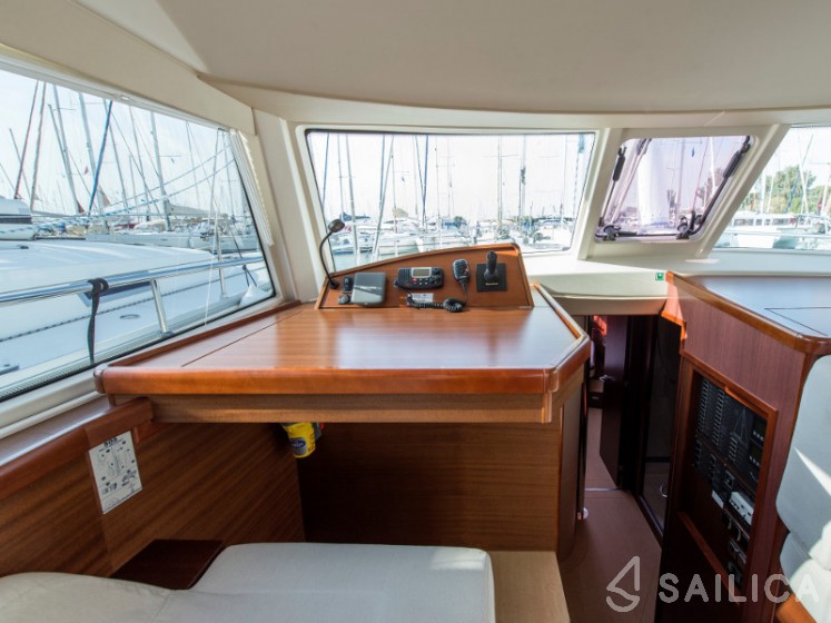 Moody DS 45 - Yacht Charter Sailica