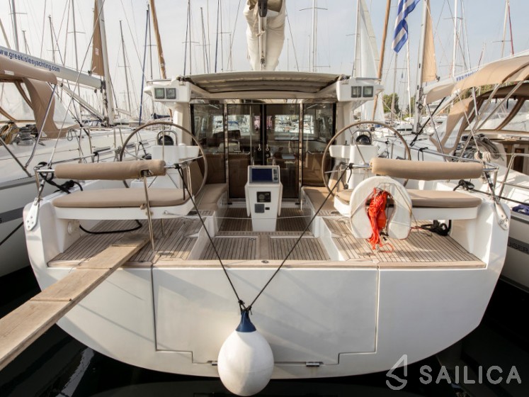 Moody DS 45 - Yacht Charter Sailica
