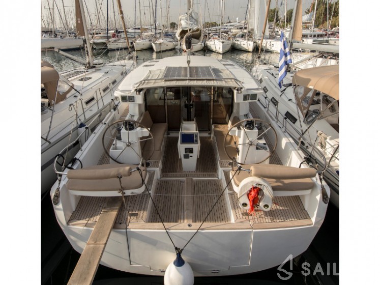 Moody DS 45 - Yacht Charter Sailica