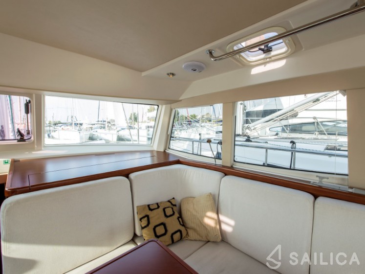 Moody DS 45 - Yacht Charter Sailica