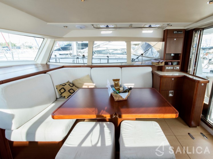 Moody DS 45 - Yacht Charter Sailica
