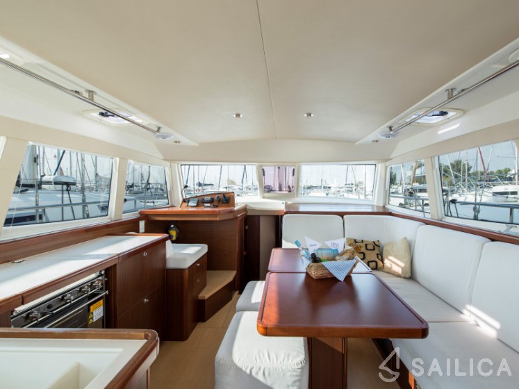 Moody DS 45 - Yacht Charter Sailica