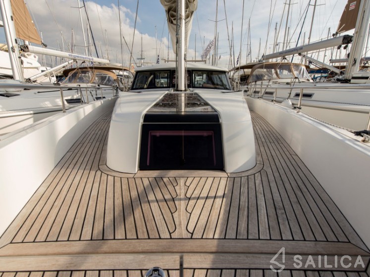 Moody DS 45 - Yacht Charter Sailica