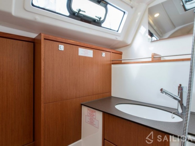 Bavaria Cruiser 37 - Yacht Charter Sailica
