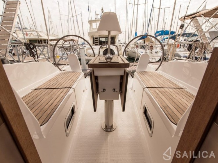 Bavaria Cruiser 37 - Yacht Charter Sailica
