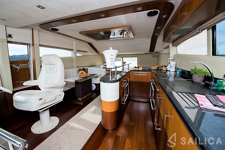 Galeon 640 Fly - Yacht Charter Sailica