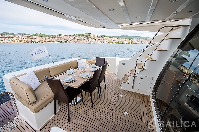 Galeon 640 Fly - Yacht Charter Sailica