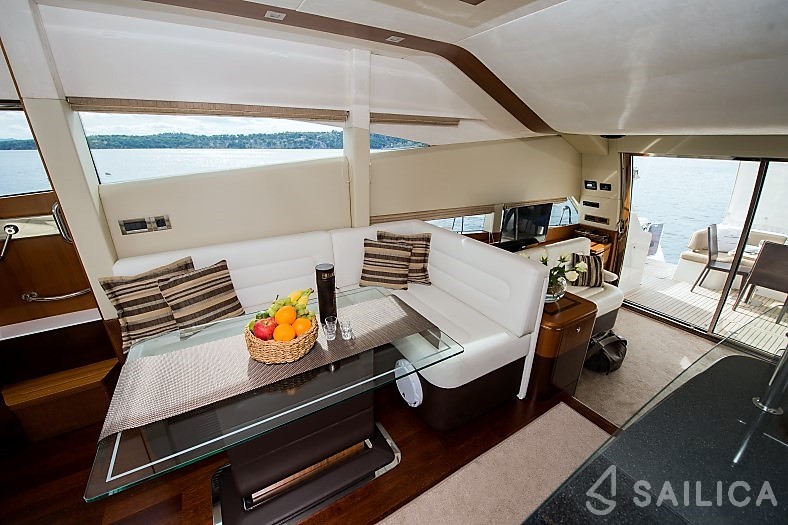Galeon 640 Fly - Yacht Charter Sailica