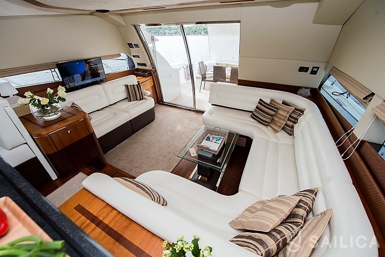 Galeon 640 Fly - Yacht Charter Sailica