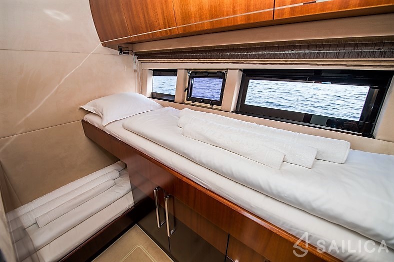Galeon 640 Fly - Yacht Charter Sailica