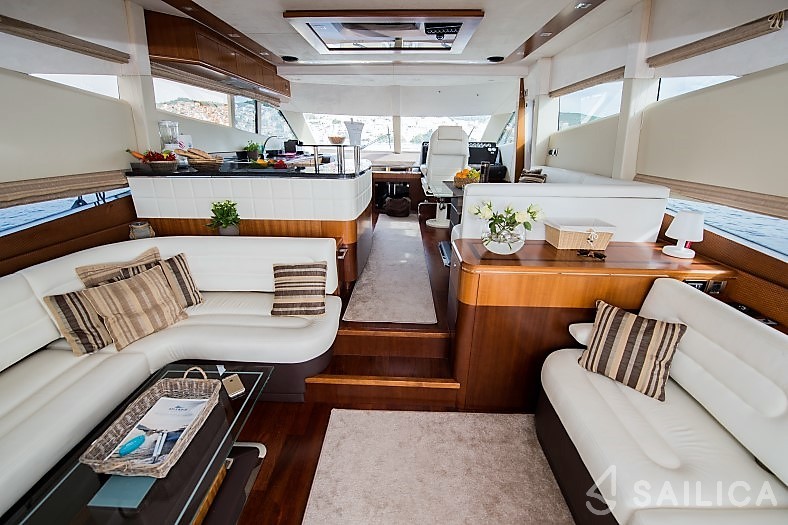 Galeon 640 Fly - Yacht Charter Sailica