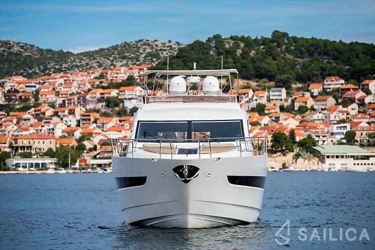 Galeon 640 Fly - Yacht Charter Sailica