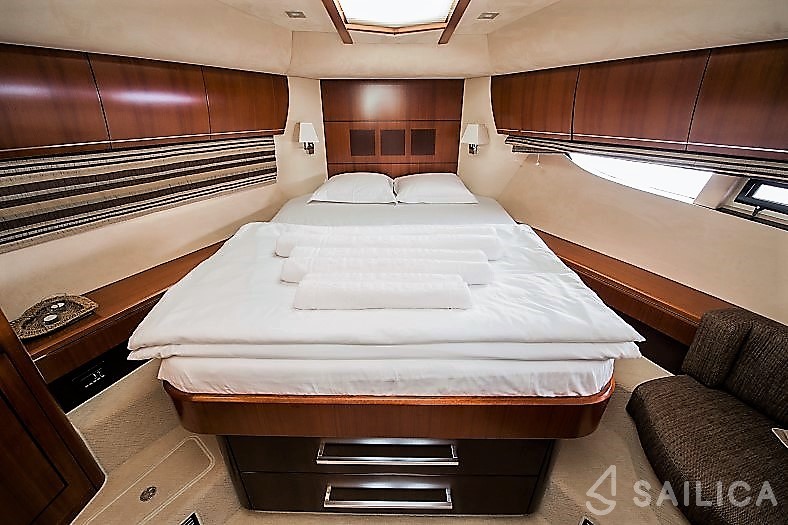 Galeon 640 Fly - Yacht Charter Sailica