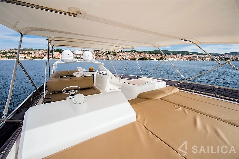 Galeon 640 Fly - Yacht Charter Sailica