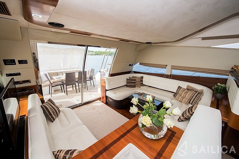 Galeon 640 Fly - Yacht Charter Sailica