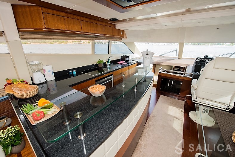 Galeon 640 Fly - Yacht Charter Sailica