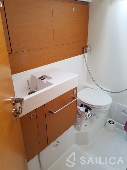 Sun Odyssey 519 - Yacht Charter Sailica