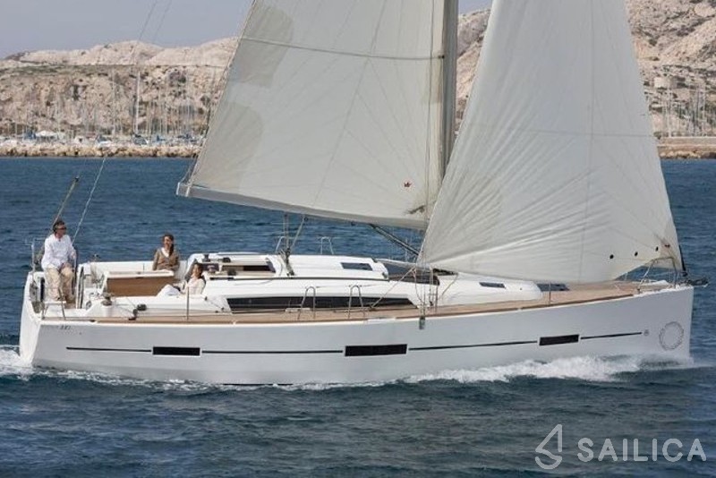 Saona 47 - Yacht Charter Sailica
