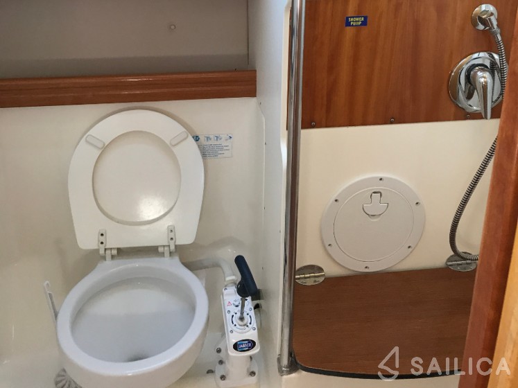 Bavaria 42 Cruiser - Yacht Charter Sailica