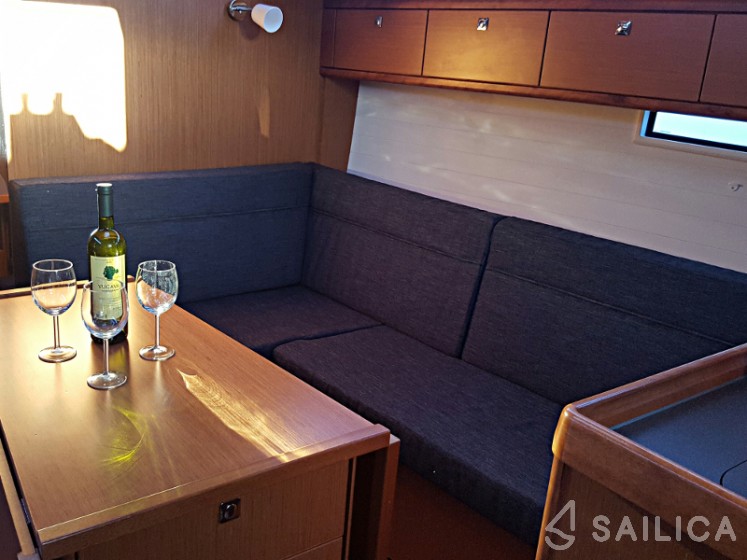 Bavaria 37 Cruiser - Yacht Charter Sailica