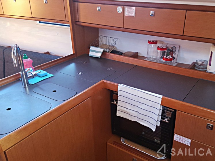 Bavaria 37 Cruiser - Yacht Charter Sailica