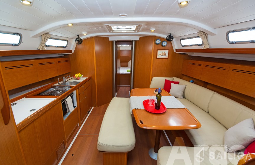 Cyclades 43.4 - Yacht Charter Sailica