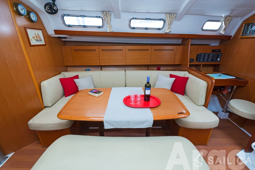 Cyclades 43.4 - Yacht Charter Sailica