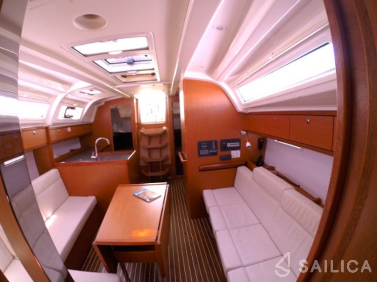 Bavaria 37 Cruiser - Yacht Charter Sailica