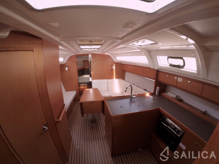 Bavaria 37 Cruiser - Yacht Charter Sailica