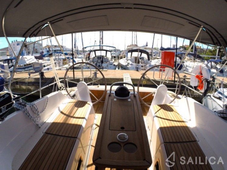 Bavaria 37 Cruiser - Yacht Charter Sailica