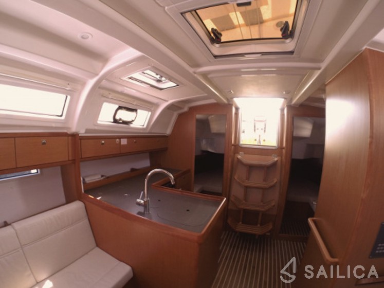 Bavaria 37 Cruiser - Yacht Charter Sailica