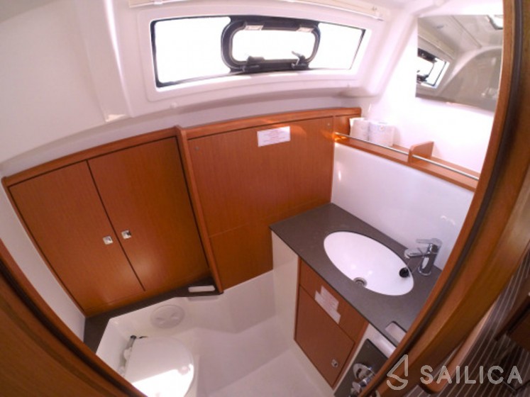 Bavaria 37 Cruiser - Yacht Charter Sailica