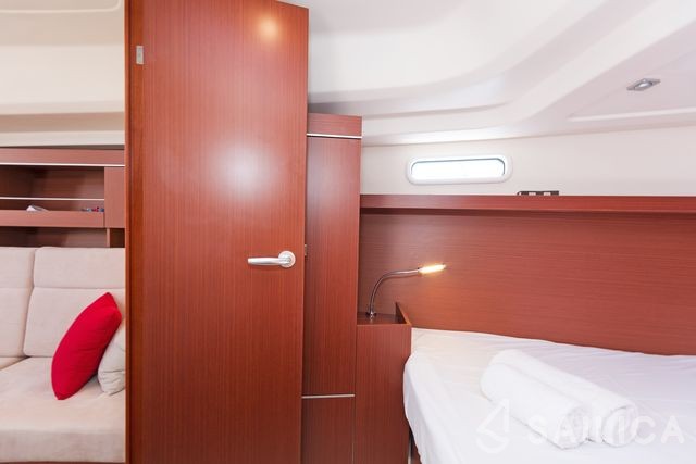 Hanse 385 - Yacht Charter Sailica