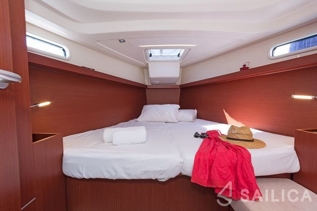 Hanse 385 - Yacht Charter Sailica