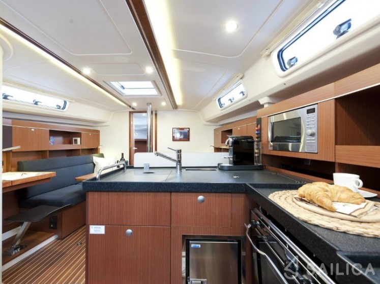 Hanse 385 - Yacht Charter Sailica
