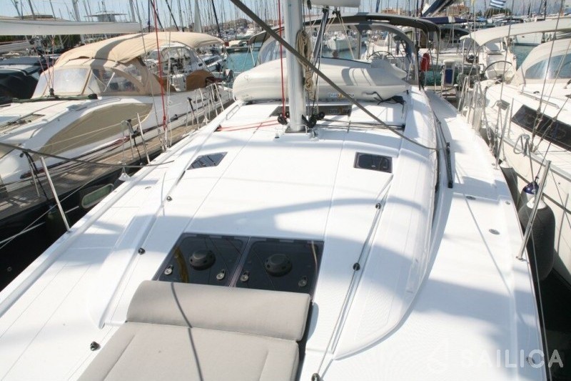 Jeanneau 54 - Yacht Charter Sailica