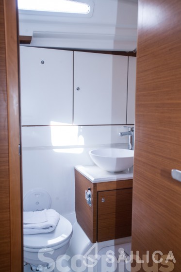 Jeanneau 54 - Yacht Charter Sailica