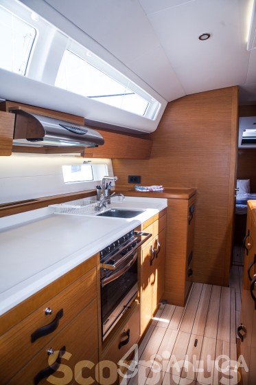 Jeanneau 54 - Yacht Charter Sailica