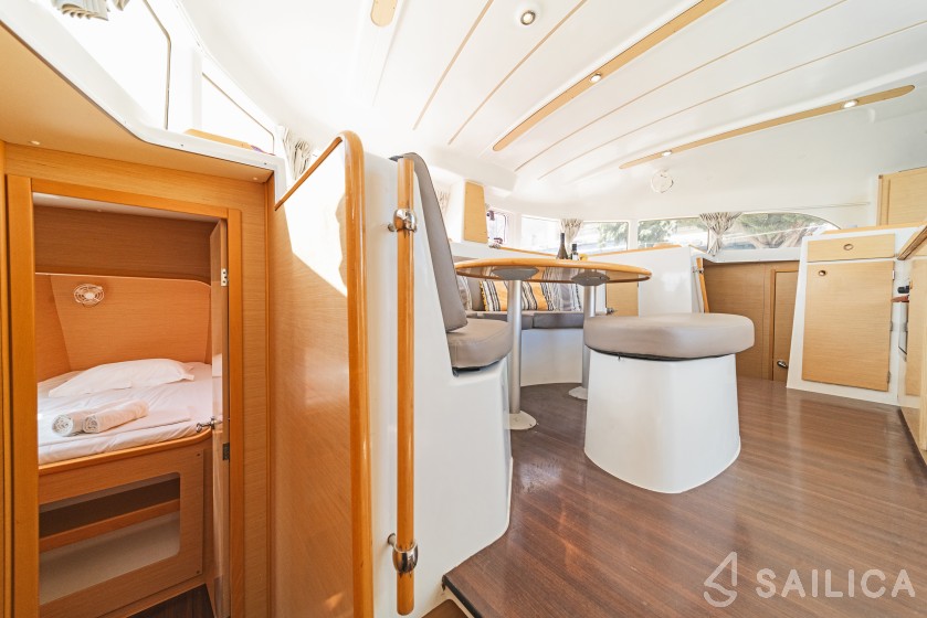 Lagoon 380 - Yacht Charter Sailica