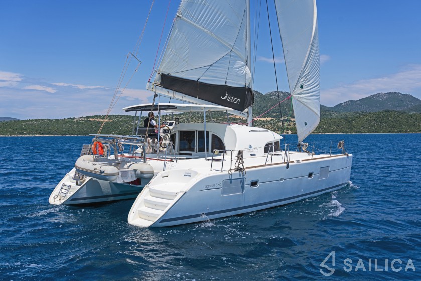 Lagoon 380 - Yacht Charter Sailica