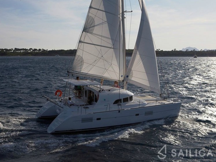 Lagoon 380 - Yacht Charter Sailica