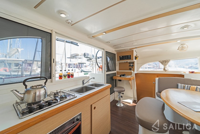 Lagoon 380 - Yacht Charter Sailica