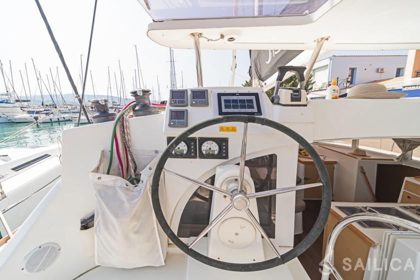 Lagoon 380 - Yacht Charter Sailica