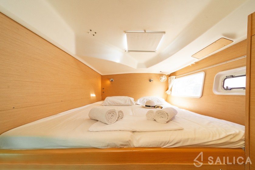 Lagoon 380 - Yacht Charter Sailica