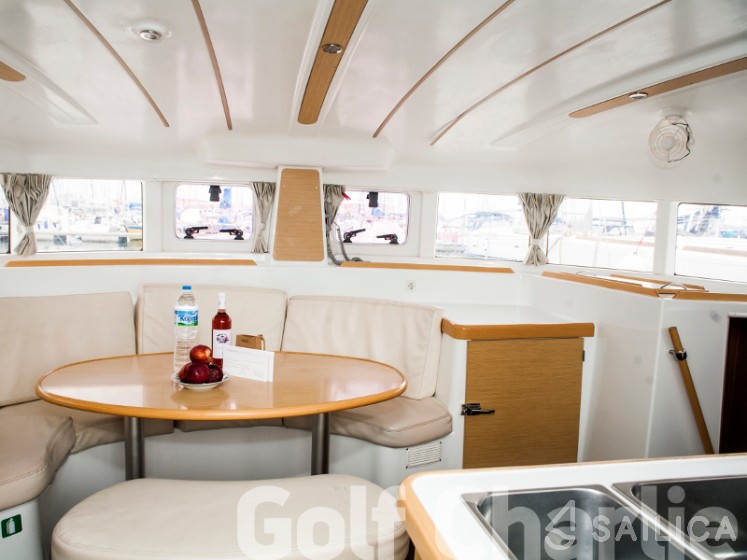 Lagoon 380 - Yacht Charter Sailica