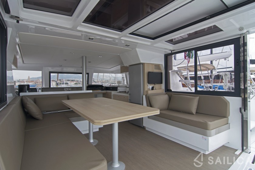 Bali 4.1 - Yacht Charter Sailica