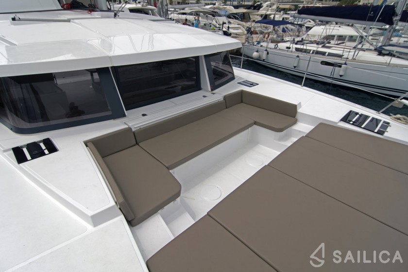 Bali 4.1 - Yacht Charter Sailica